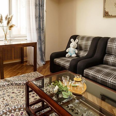 Золотой Квадрат 60 Кв2 Apartamento Almaty Exterior foto
