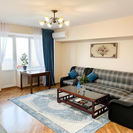 Золотой Квадрат 60 Кв2 Apartamento Almaty Exterior foto