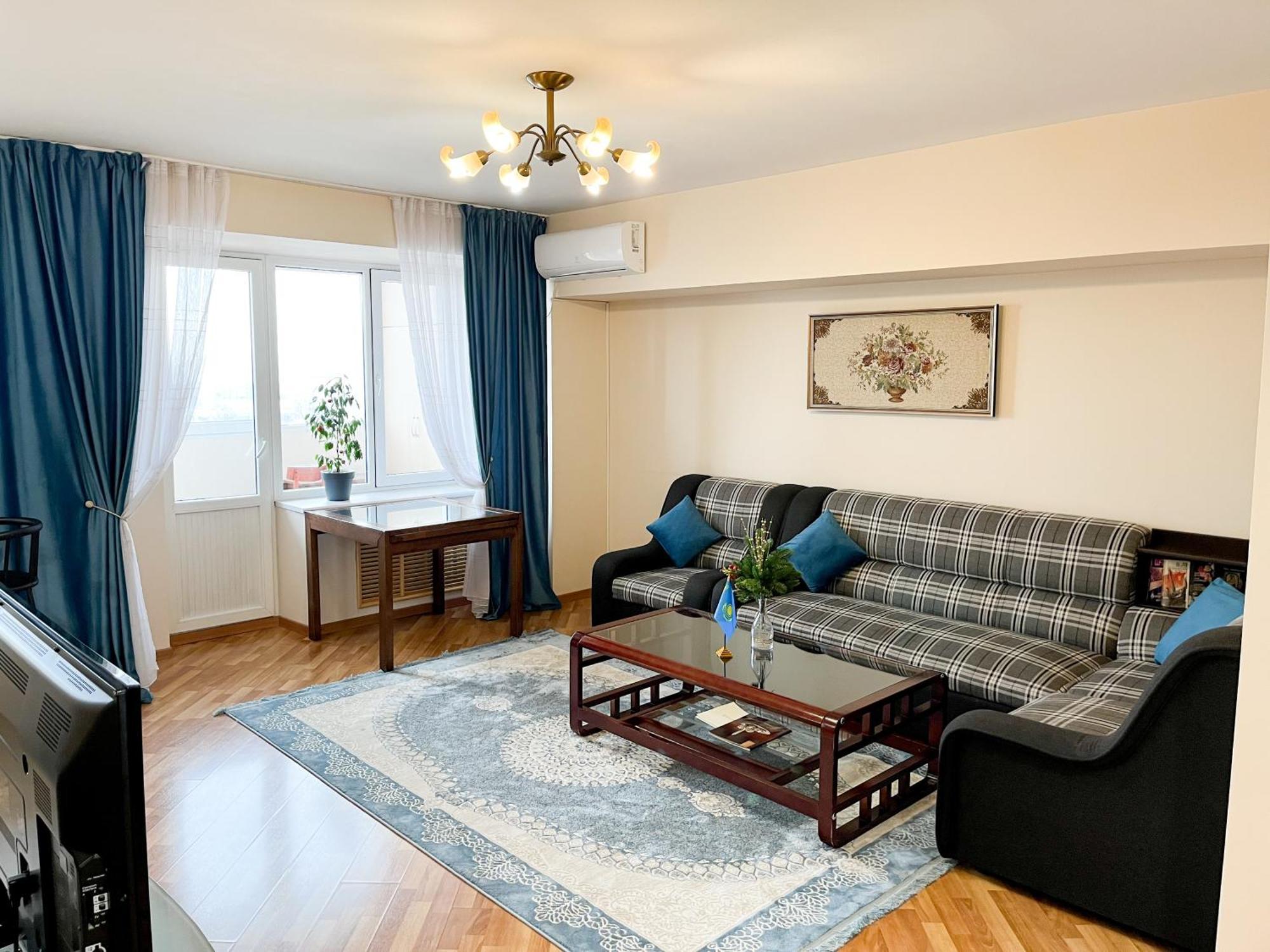 Золотой Квадрат 60 Кв2 Apartamento Almaty Exterior foto