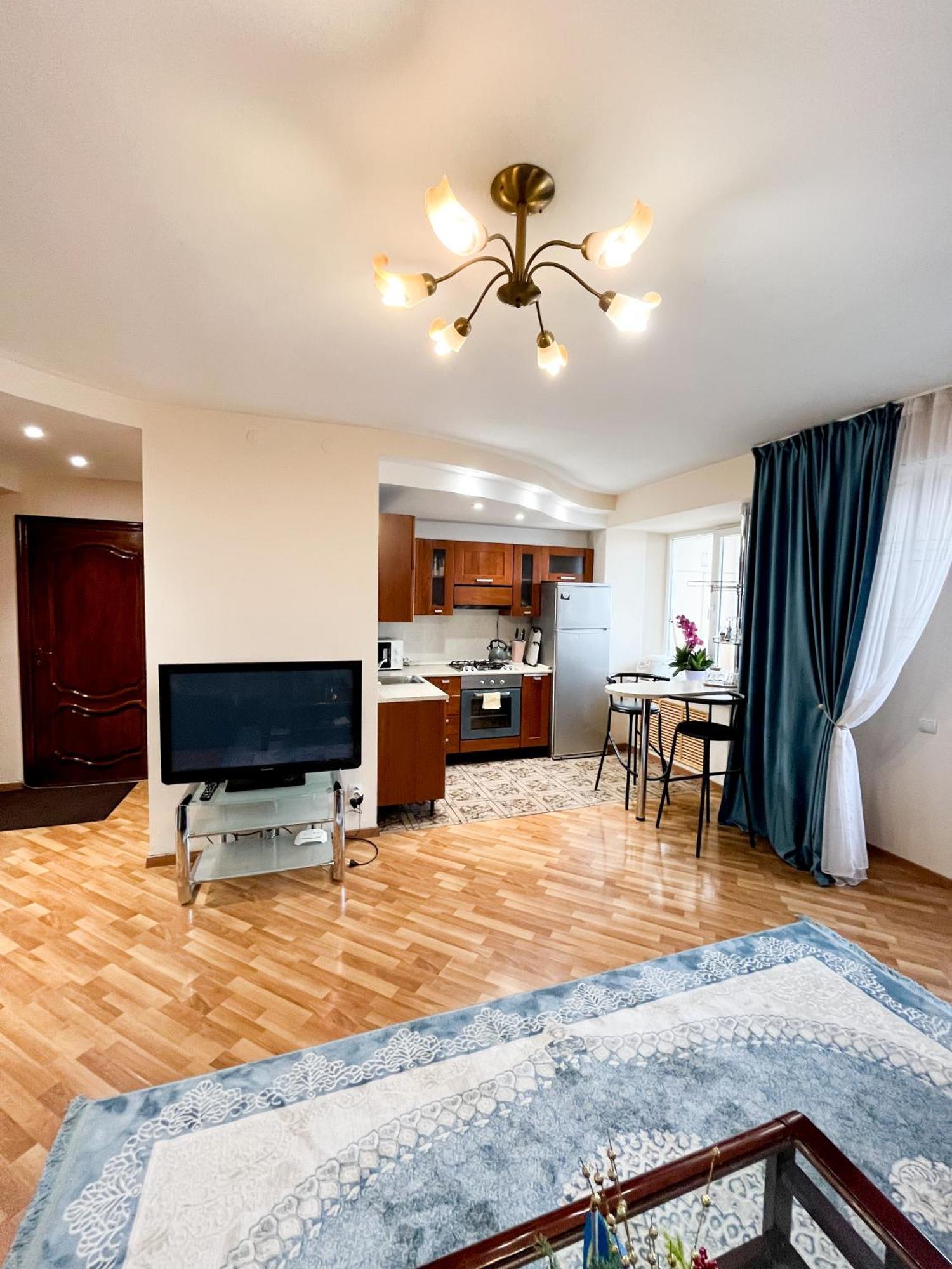 Золотой Квадрат 60 Кв2 Apartamento Almaty Exterior foto